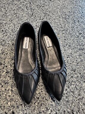 Steve Madden Black Pointed Ruched Ballet Flats